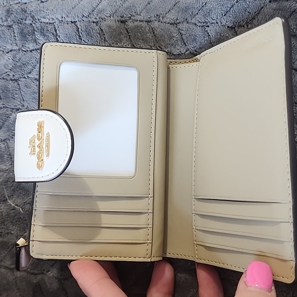 Coach New York Strawberry Cream Snap Wallet Zip Pouch ID - Picture 3 of 8